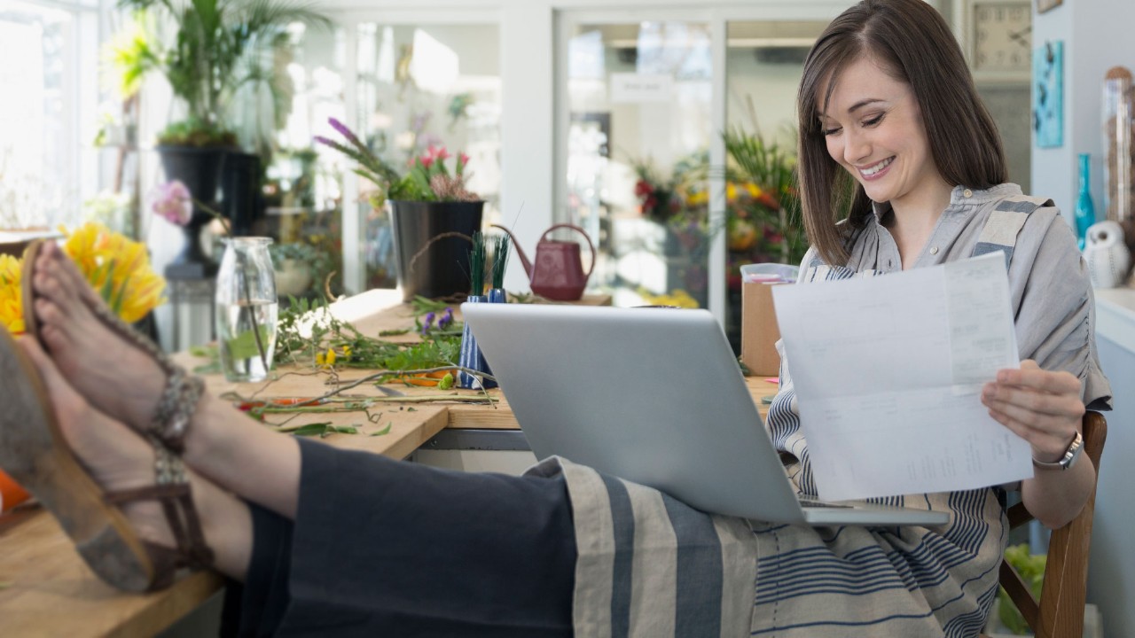 woman with laptop feet on a table